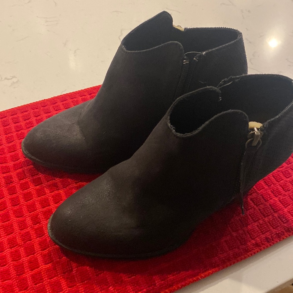 Black short booties with heel.